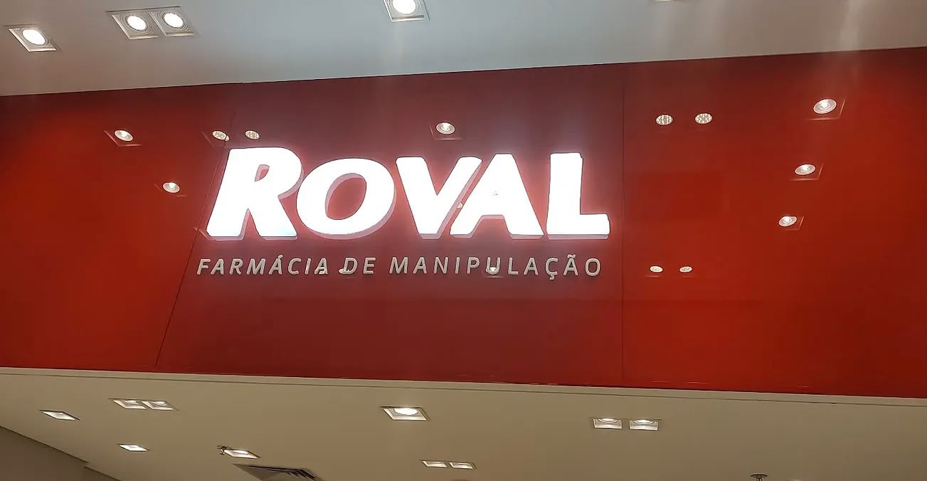 Roval — Fachada interna Roval Farmácia de Manipulação